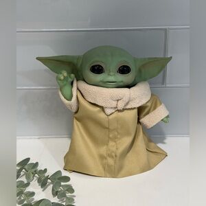 Baby Yoda Star Wars Figurine Motion and voice, the eyes opens and closes